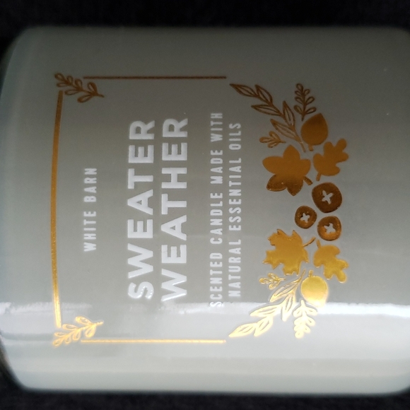 *❣3/25❣- Bath & Body Works - White Barn SWEATER WEATHER - Candle - Picture 2 of 5